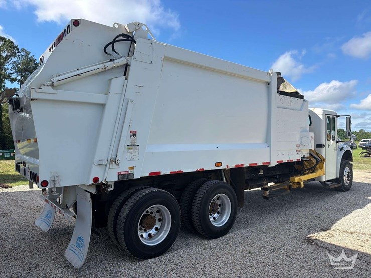 2017-freightliner-m2-106-image-3