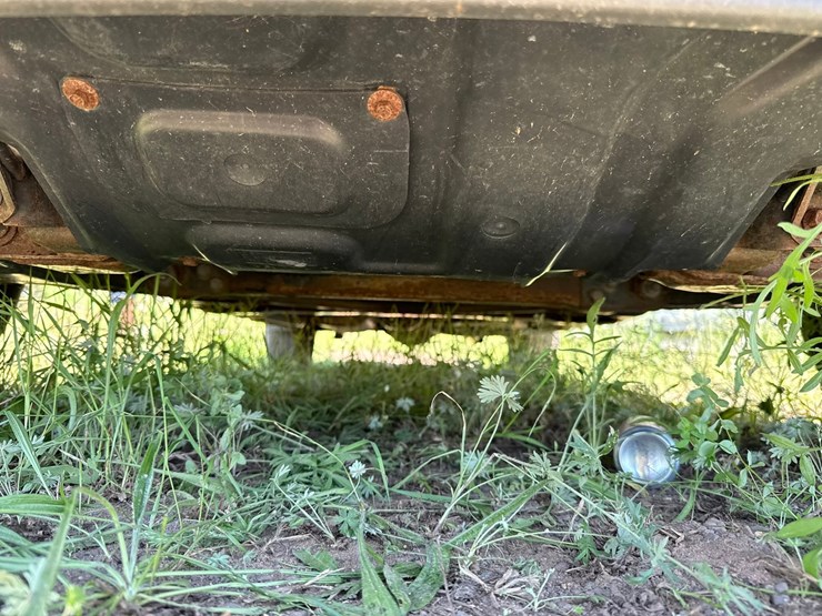 #1389-•-2017-nissan-pickup-truck-image-24