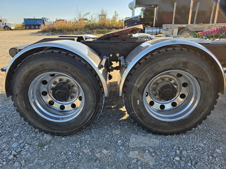 2006-peterbilt-378-image-100