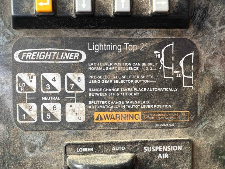 2002-freightliner-columbia-120-image-26