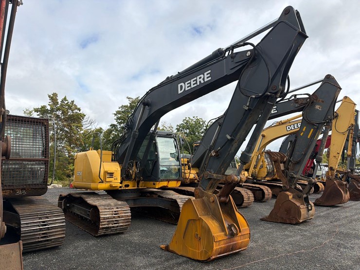 deere-225d-lc-image-3
