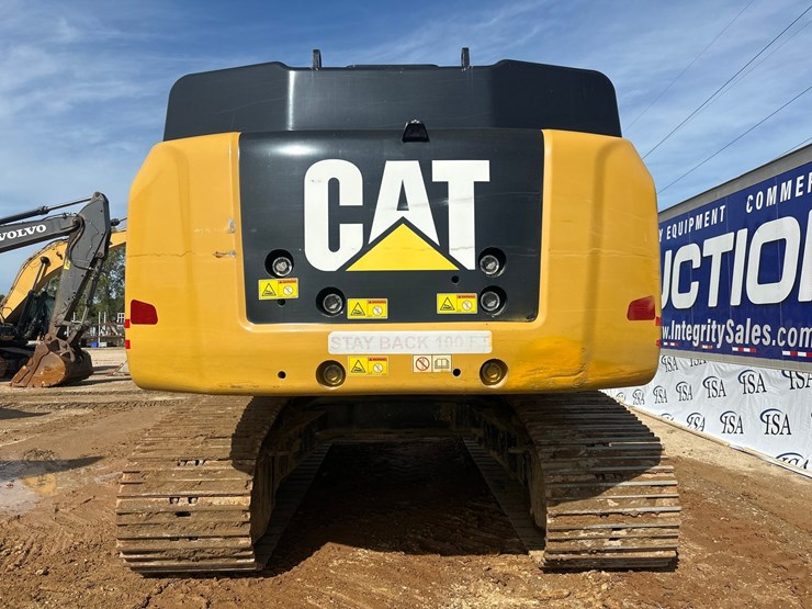 2019-caterpillar-352f-image-4