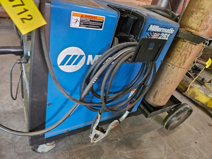 #8712-•-miller-millermatic-251-welder-image-7
