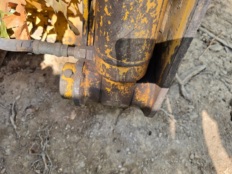 deere-555g-image-93