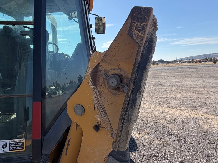 2017-deere-410l-image-39