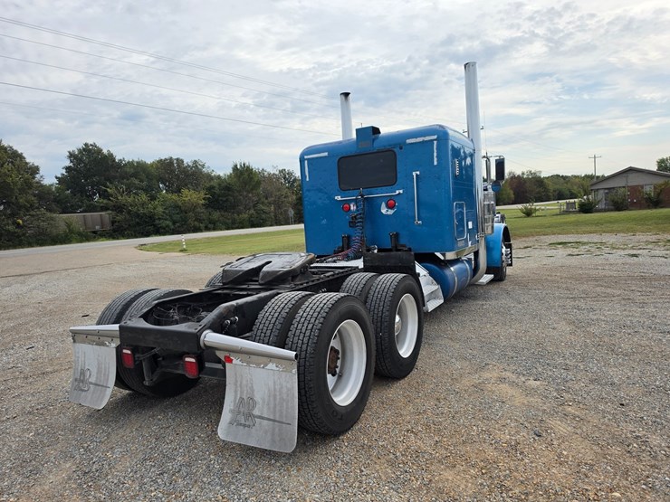 2005-peterbilt-379-image-16