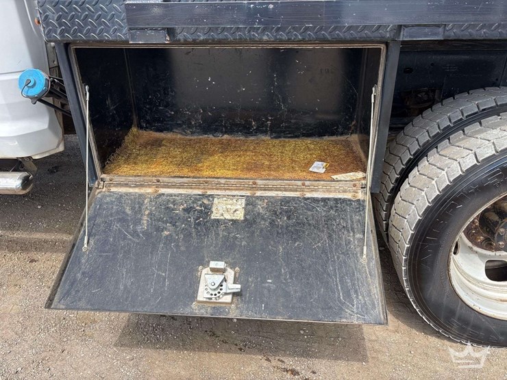 2018-utility-flatbed-image-21