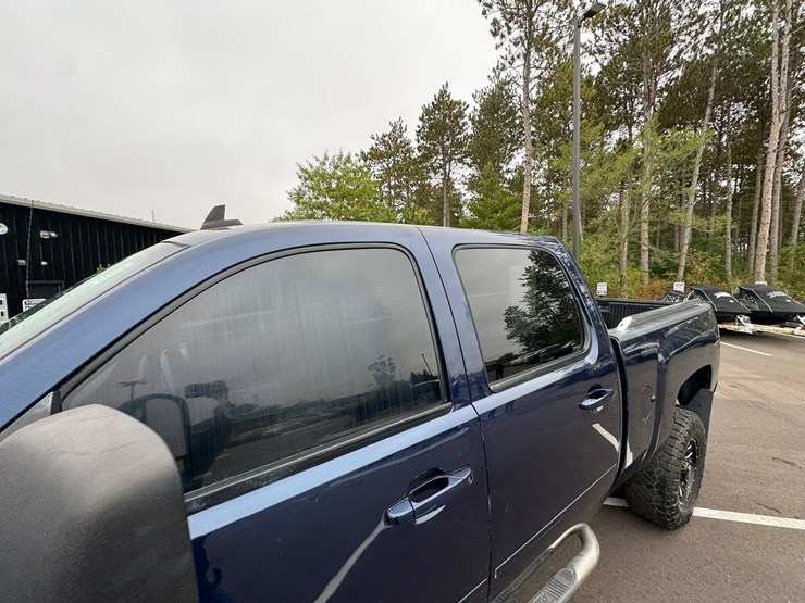 2009-chevrolet-2500-image-13