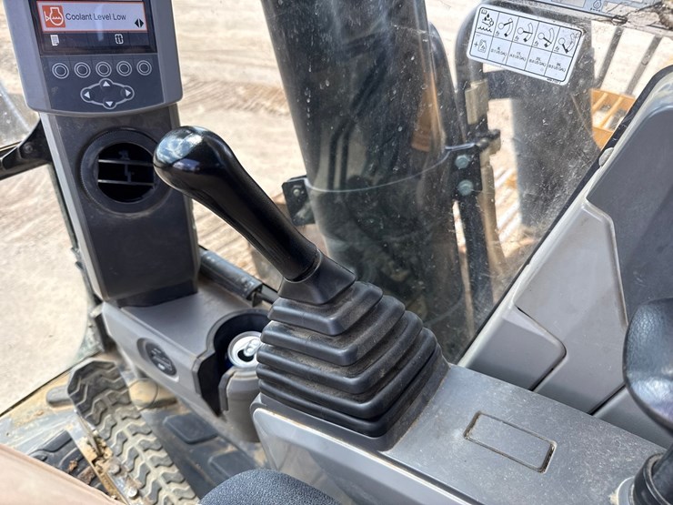 2019-caterpillar-352f-image-88