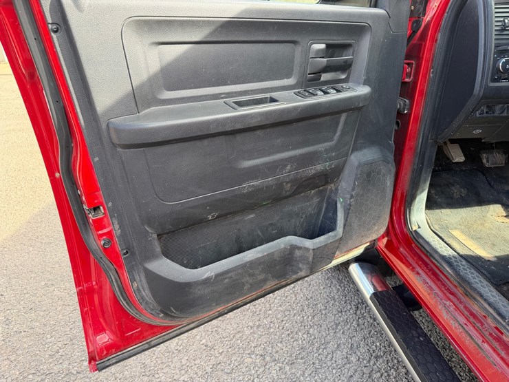 2012-dodge-1500-image-32
