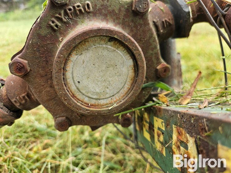 john-deere-32b-image-12