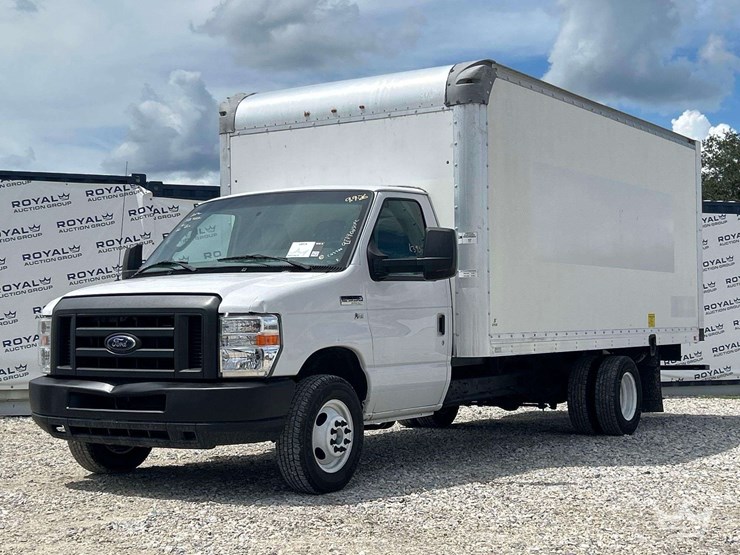 2019-ford-e350-image-1