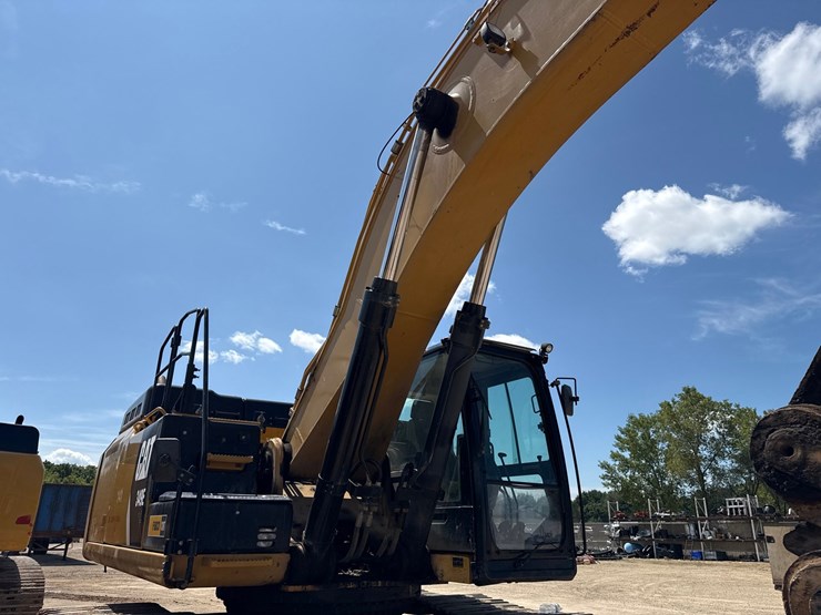2012-caterpillar-c13-image-22
