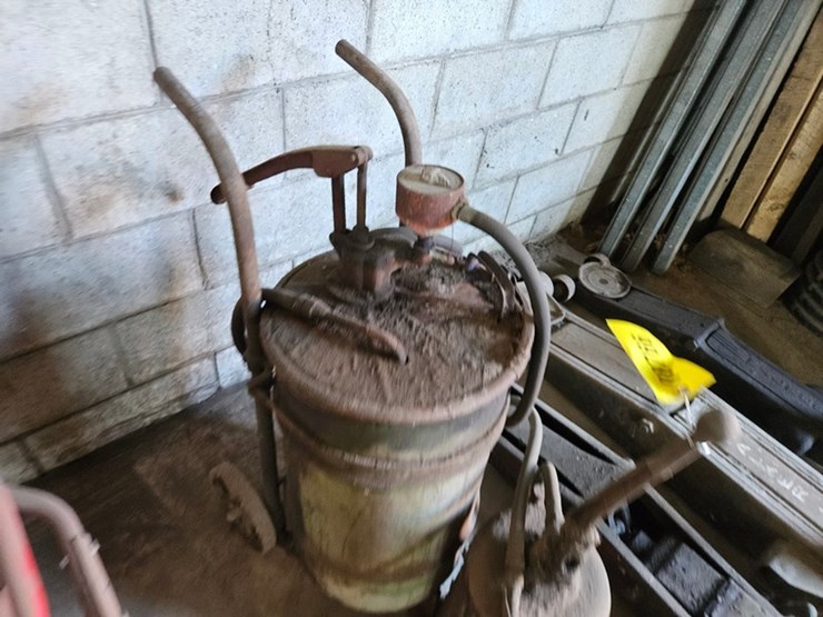 #8766-•-oil/grease-pumps-image-3