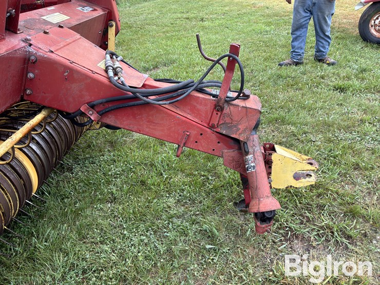 new-holland-851-image-17