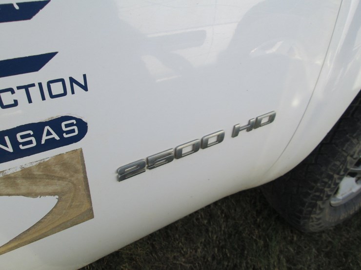 2013-chevrolet-2500hd-image-13