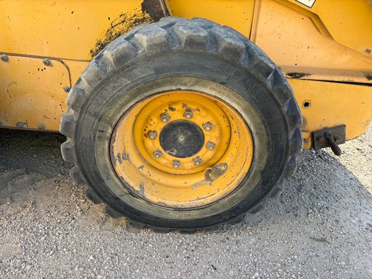 2003-john-deere-240-image-41