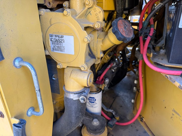 2015-caterpillar-cb66b-image-83