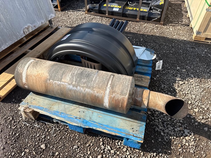 #6024-•-pallet-of-peterbilt-visor,-exhaust-muffler,-image-2
