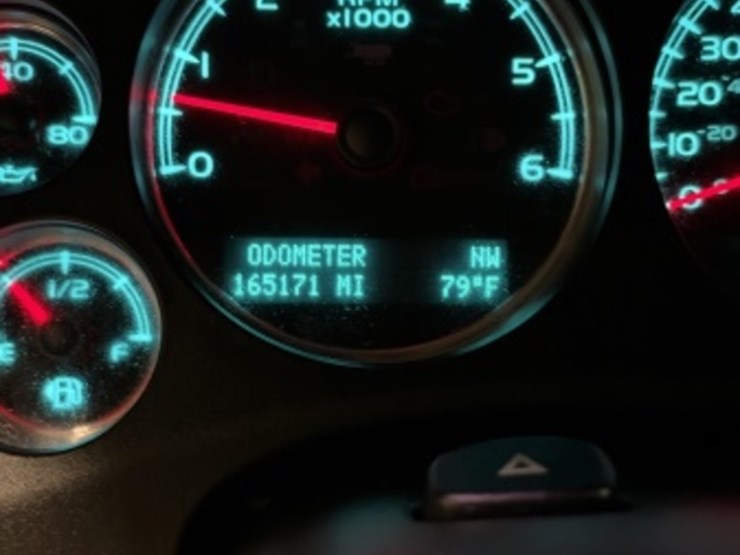 2012-chevrolet-tahoe-image-18