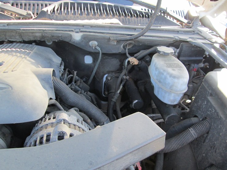 2004-chevrolet-tahoe-image-16