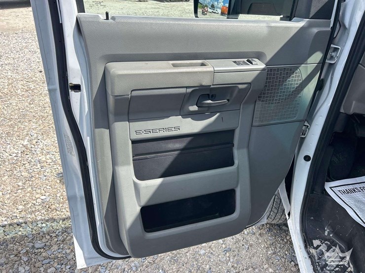 2019-ford-e350-image-15