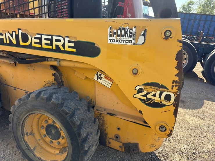 2003-john-deere-240-image-13