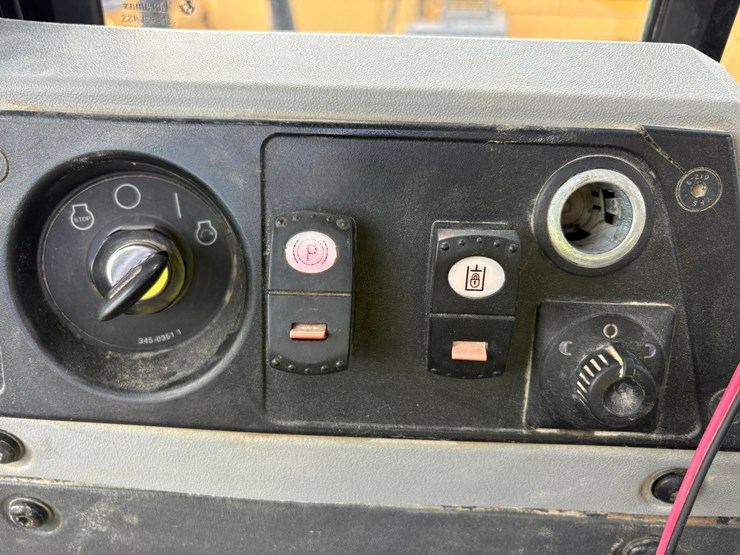 2014-caterpillar-972k-image-74