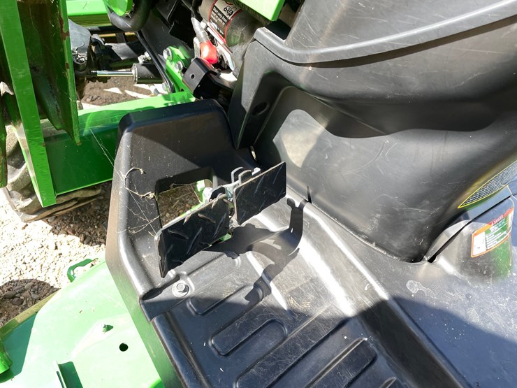 2025-john-deere-2025r-image-38