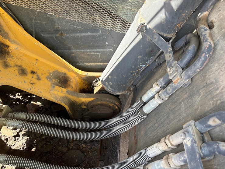 2012-deere-470g-lc-image-50