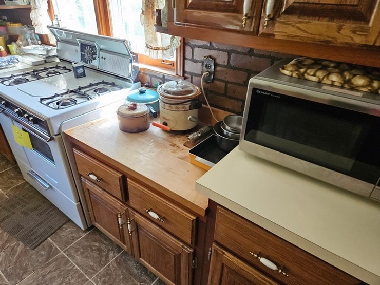 #8001-•-live-on-the-ground-house-hold-items-image-9