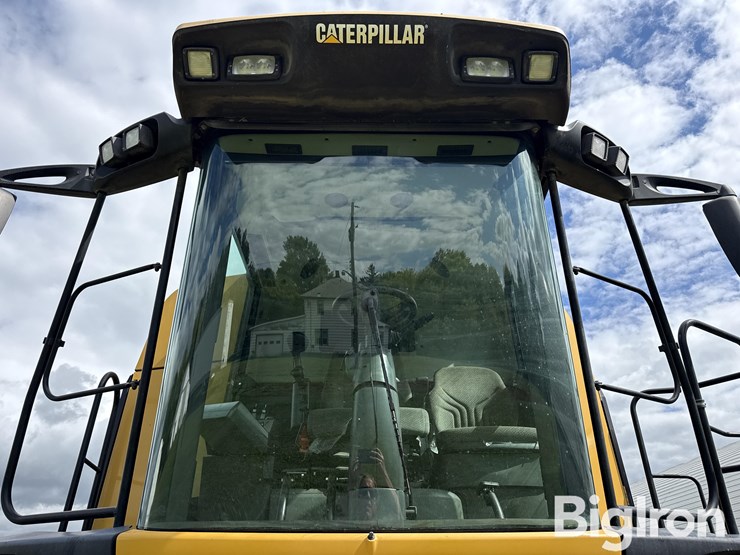 2004-caterpillar-lexion-570r-image-14