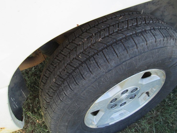 2004-chevrolet-tahoe-image-8