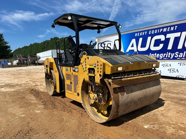 2015-caterpillar-cb66b-image-7