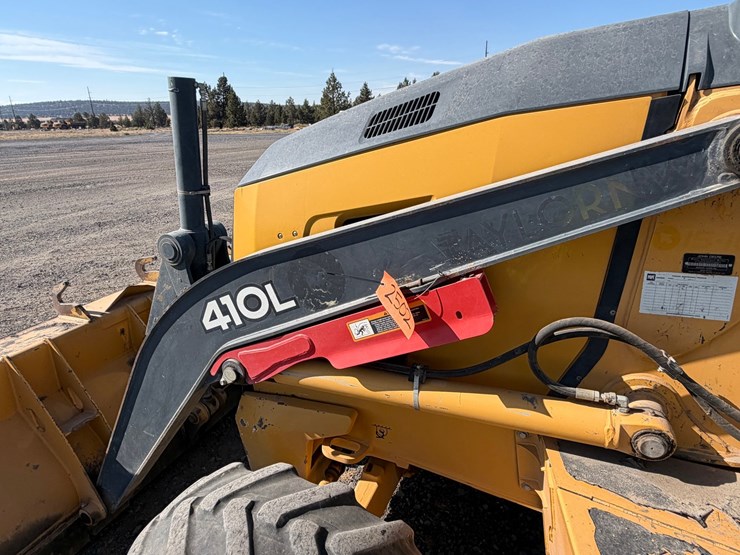 2017-deere-410l-image-55