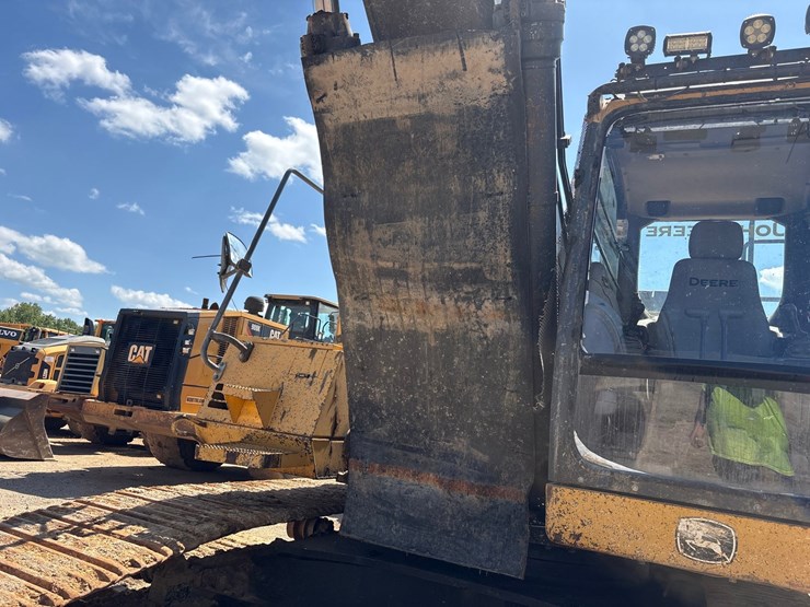 2012-deere-470g-lc-image-48