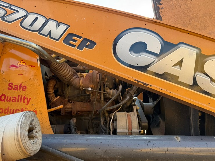 #2486-•-2015-case-570nep-skip-loader-image-73