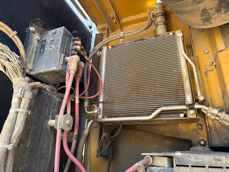 2012-caterpillar-c13-image-70