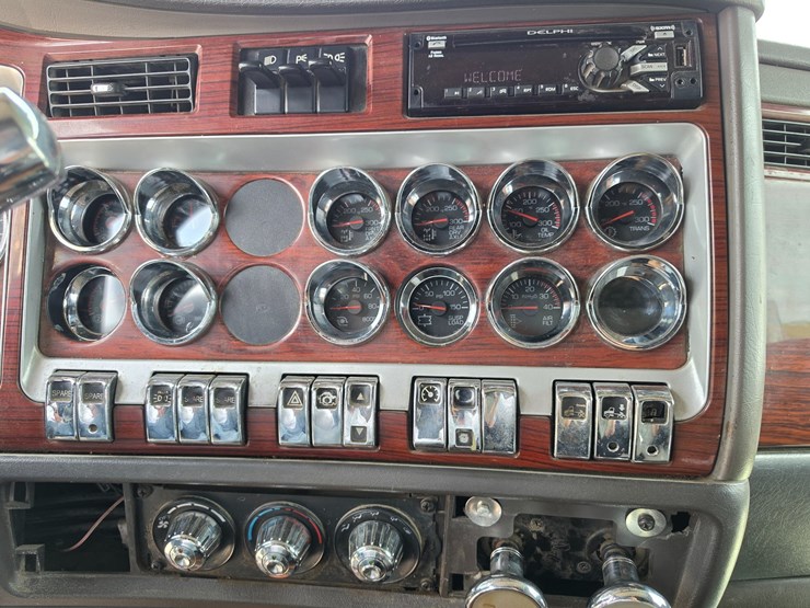2007-kenworth-w900-image-59