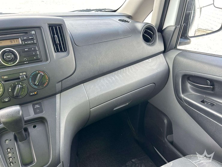 2014-nissan-nv200-image-19