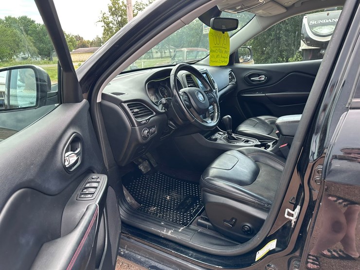 2019-jeep-cherokee-image-15