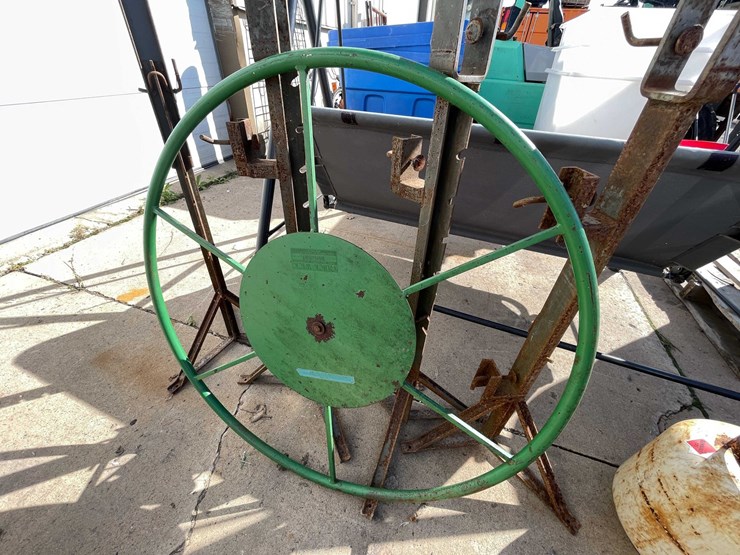 #4087-•-adjustable-dock-supports-and-boat-winch-(03)-image-2