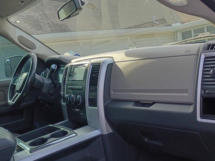2012-dodge-3500-image-11