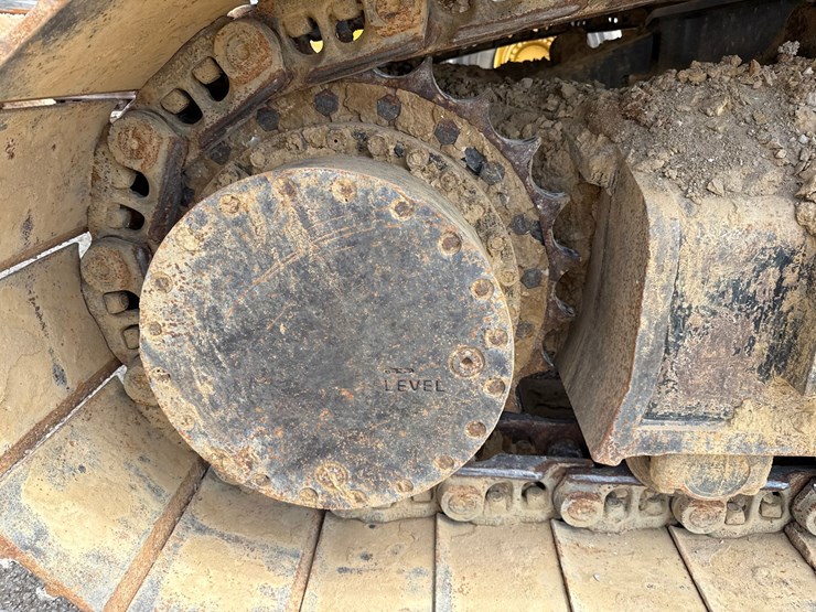 2019-caterpillar-352f-image-112