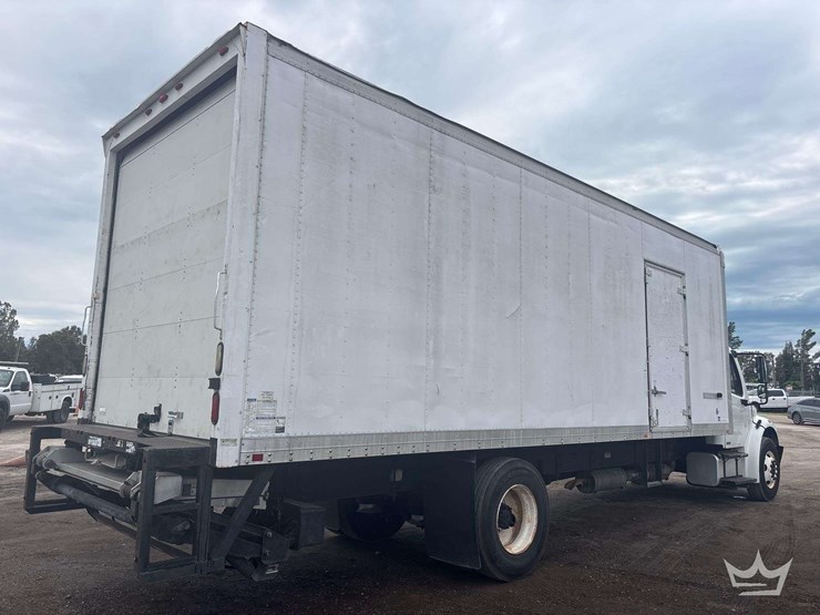 2012-freightliner-m2-106-image-3