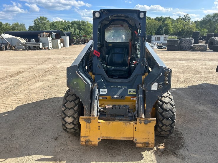 2021-deere-330g-image-8