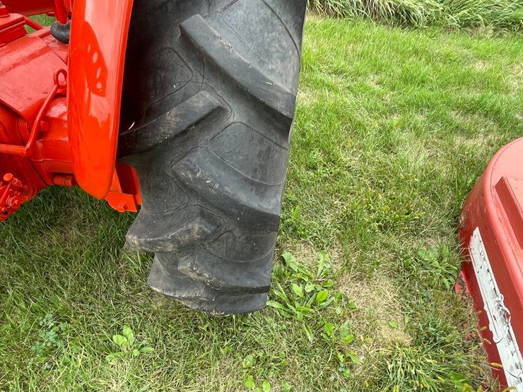 #1003-•-allis-chalmers-ib-tractor-image-28