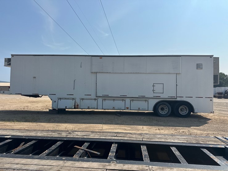 #2489-•-1990-calumet-mmt449l-lab-trailer-image-2