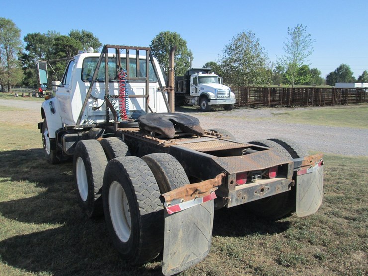 1995-ford-ft900-image-4