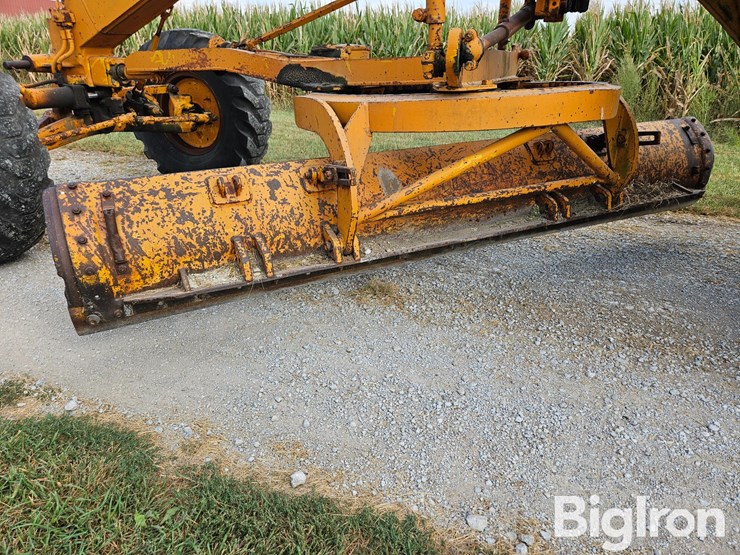 1971-caterpillar-120-image-14
